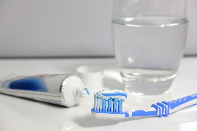 איך בוחרים משחת שיניים טובה